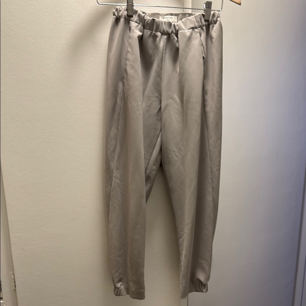 Aritzia Babaton Gray Pleated Trousers xs